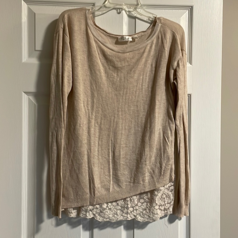 RD Style large oatmeal color top.  Very soft and so cute!
